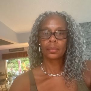 Meet your Posher, Ina